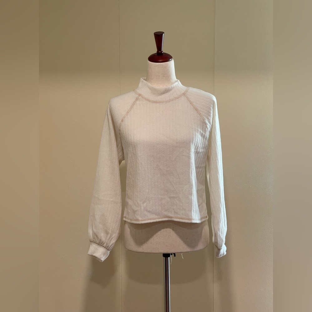 NWT Lush Ribbed cropped Turtleneck Top Sweater Cream XS